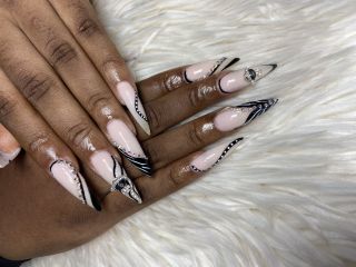 Nail tech